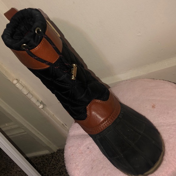 TOMMY HILFIGER WINTER BOOTS! - Picture 4 of 4
